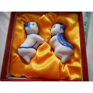 NIB Vintage Pair Chinese People Ceramic Chopstick / Hashi Rests